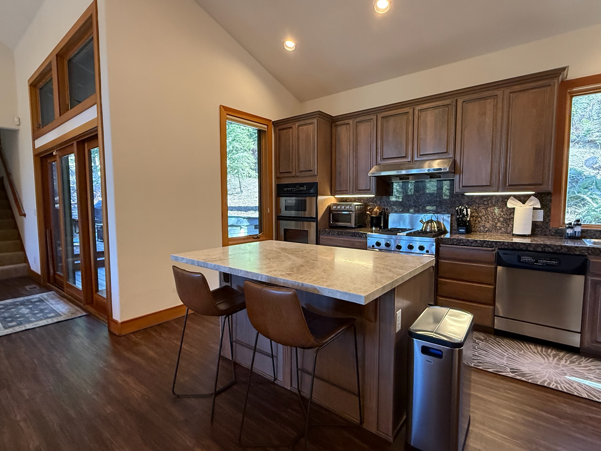 Full kitchen